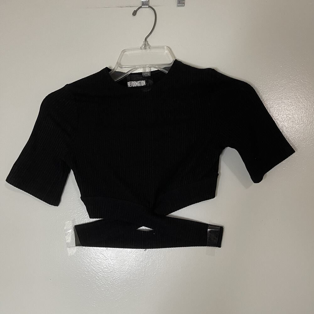 Reformation black ribbed cutout crew neck cropped black tshirt XS